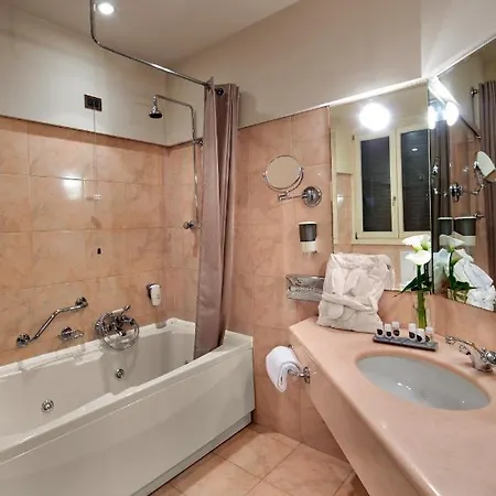 Hotel Accademia 4*