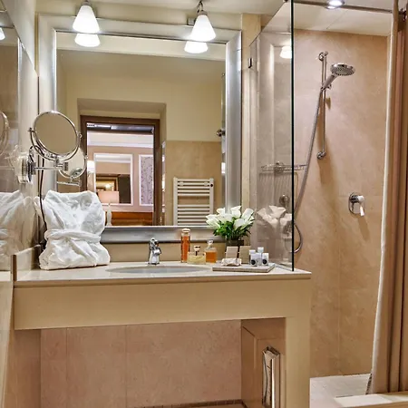 Accademia Hotel 4*