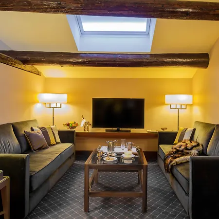Accademia Otel 4*