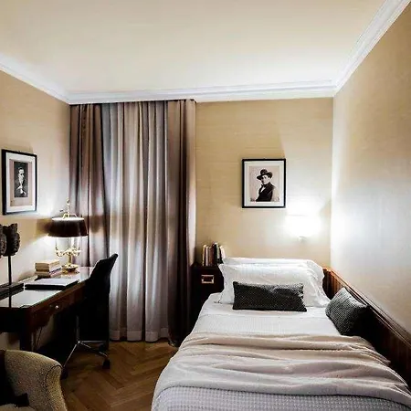 Accademia 4*